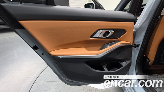 BMW 3-Series 2023 — photo 15