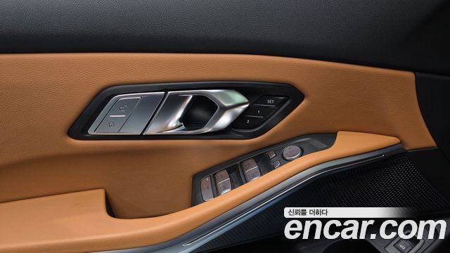 BMW 3-Series 2023 — photo 28