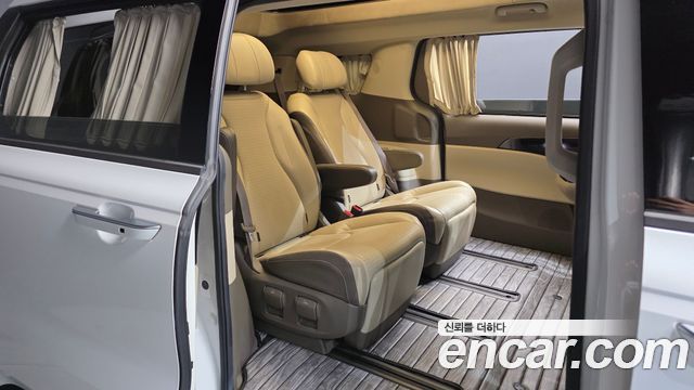 Kia Canival 2021 — photo 17