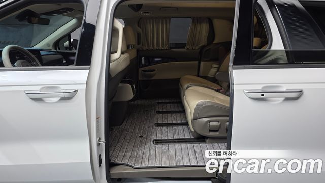 Kia Canival 2021 — photo 18