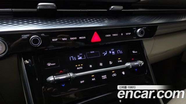 Kia Canival 2021 — photo 23