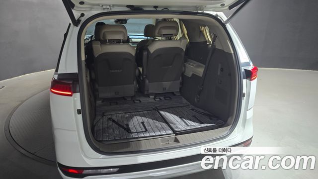 Kia Canival 2021 — photo 33
