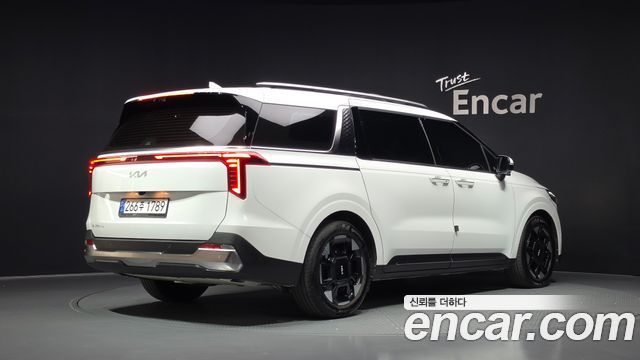 Kia Canival 2025 — photo 2