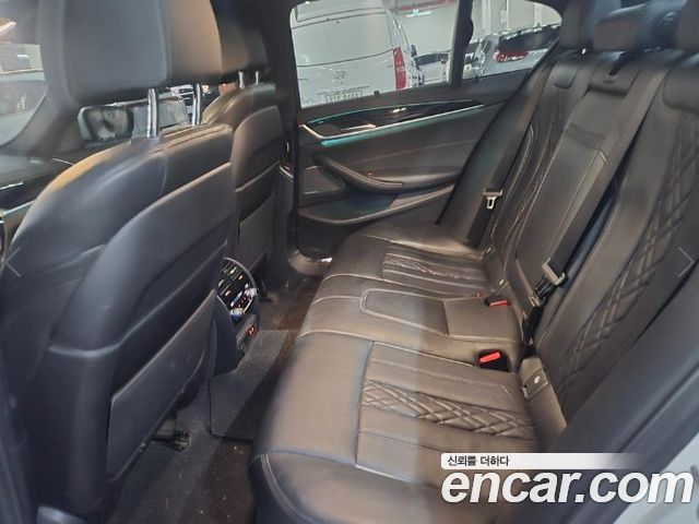 BMW 5-Series 2023 — photo 14