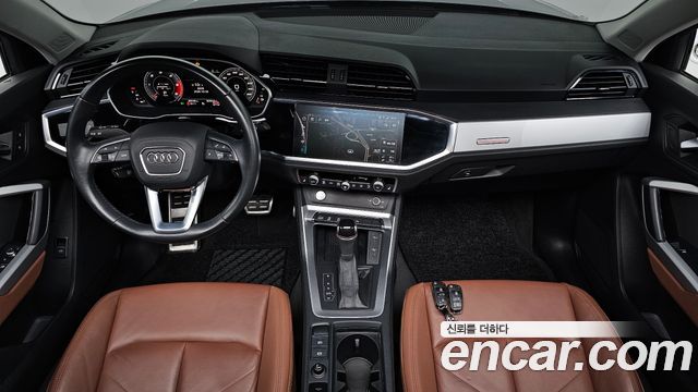 Audi Q3 2020 — photo 10