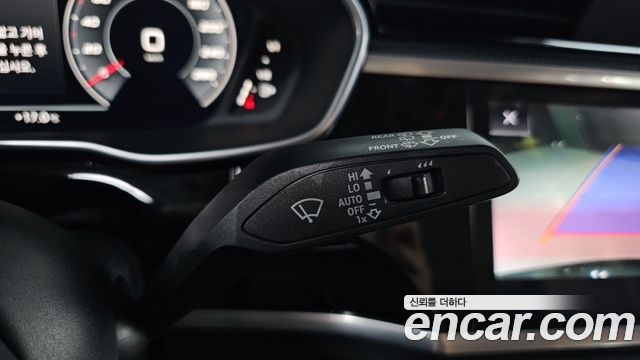 Audi Q3 2020 — photo 24