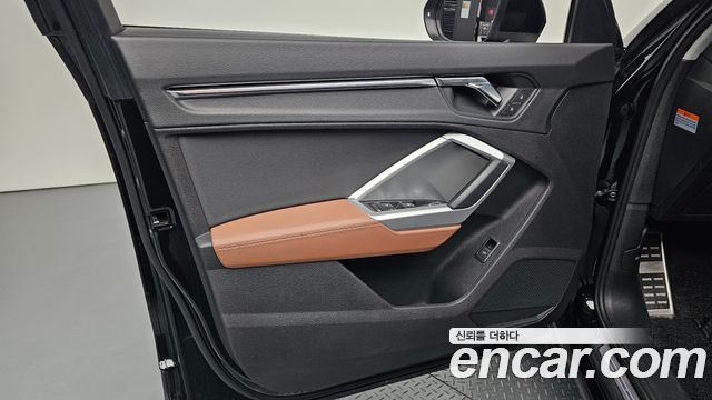 Audi Q3 2020 — photo 14