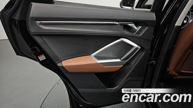Audi Q3 2020 — photo 15