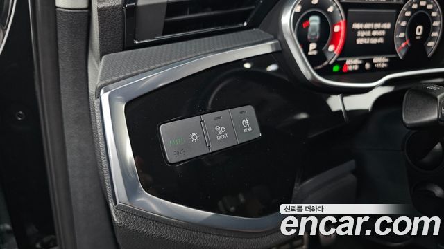 Audi Q3 2020 — photo 27