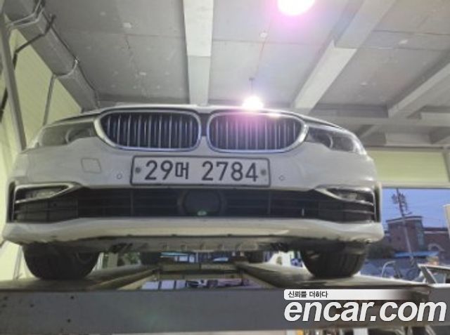 BMW 5-Series 2019 — photo 1