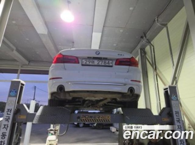 BMW 5-Series 2019 — photo 2