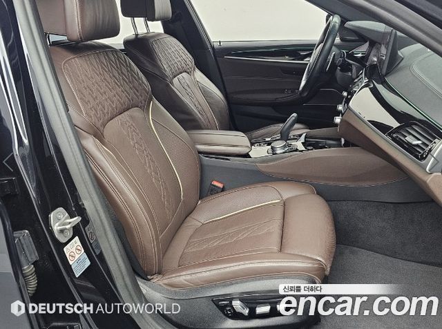 BMW 5-Series 2022 — photo 10