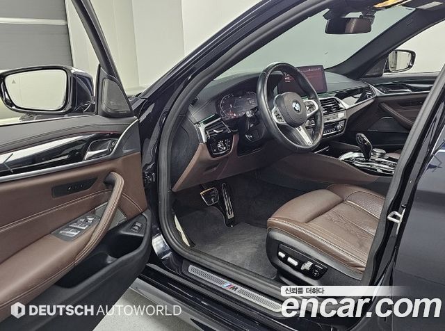 BMW 5-Series 2022 — photo 11