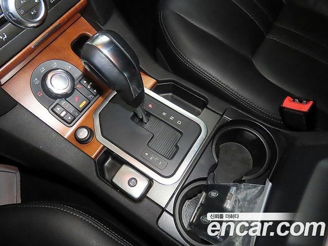 Land Rover Discovery 2011 — photo 12