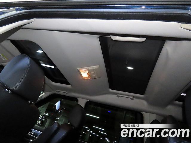 Land Rover Discovery 2011 — photo 16
