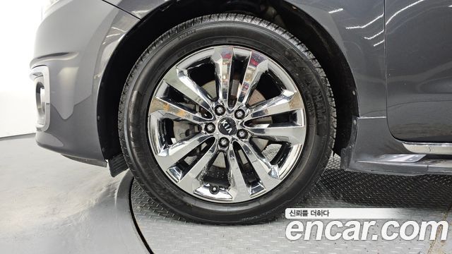 Kia Canival 2015 — photo 5