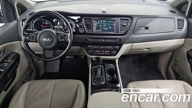 Kia Canival 2015 — photo 10