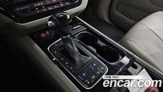 Kia Canival 2015 — photo 12