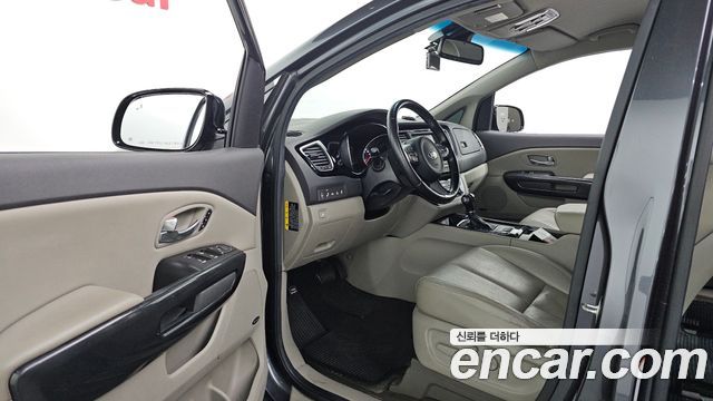 Kia Canival 2015 — photo 13
