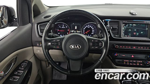 Kia Canival 2015 — photo 19