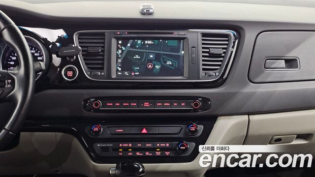 Kia Canival 2015 — photo 20