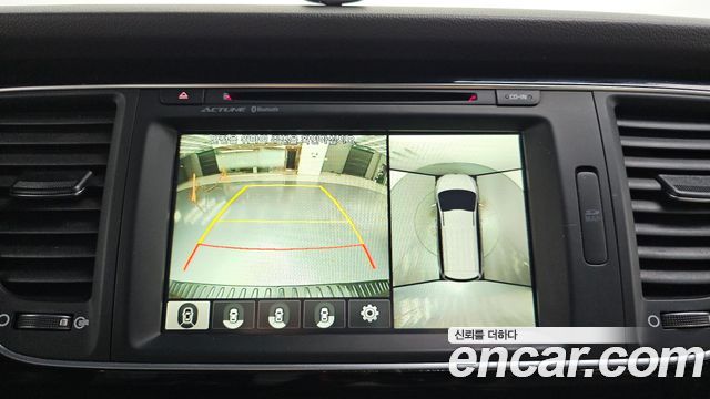 Kia Canival 2015 — photo 21
