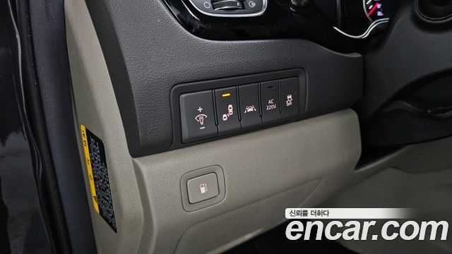 Kia Canival 2015 — photo 23