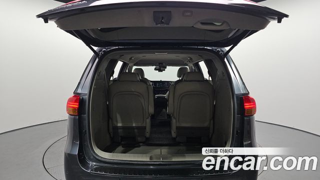 Kia Canival 2015 — photo 26