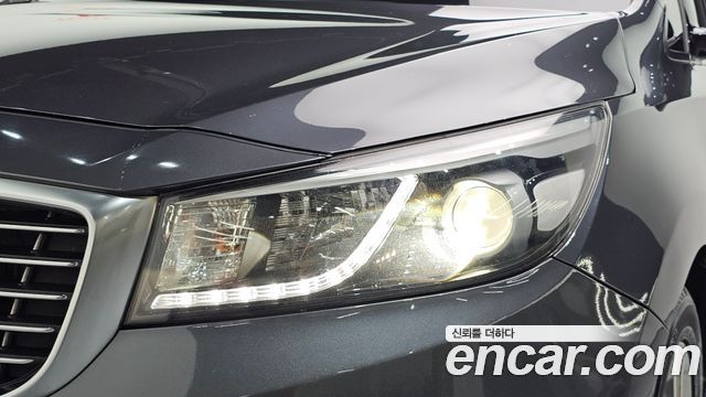 Kia Canival 2015 — photo 8