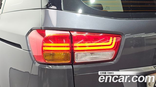 Kia Canival 2015 — photo 9