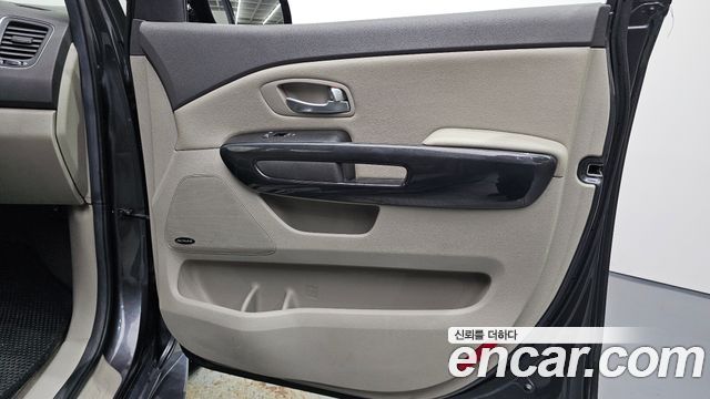 Kia Canival 2015 — photo 14