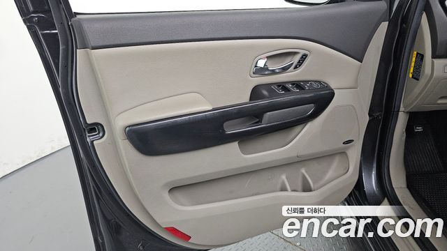 Kia Canival 2015 — photo 15