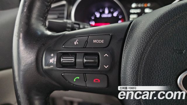 Kia Canival 2015 — photo 30