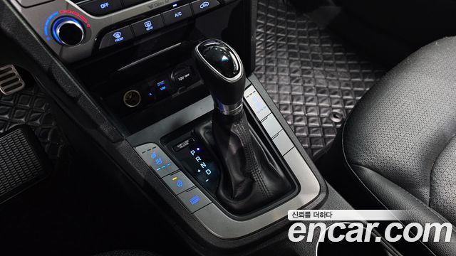 Hyundai AVANTE 2018 — photo 12