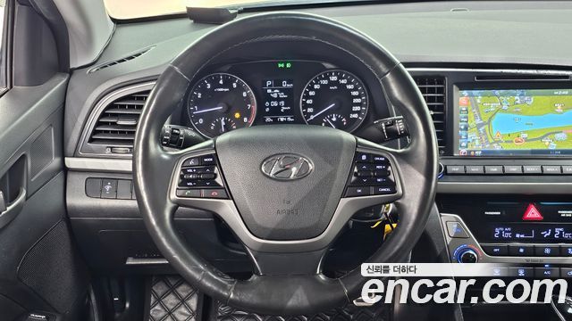 Hyundai AVANTE 2018 — photo 21