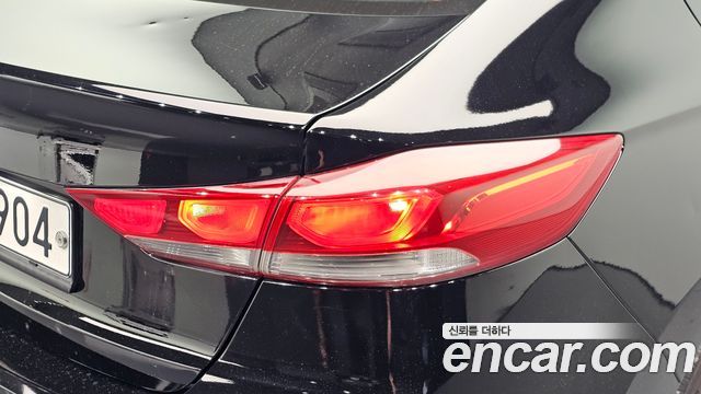 Hyundai AVANTE 2018 — photo 9