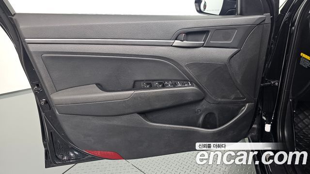 Hyundai AVANTE 2018 — photo 14