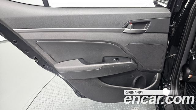 Hyundai AVANTE 2018 — photo 15