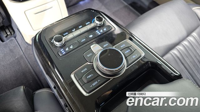 Genesis EQ900 2016 — photo 35