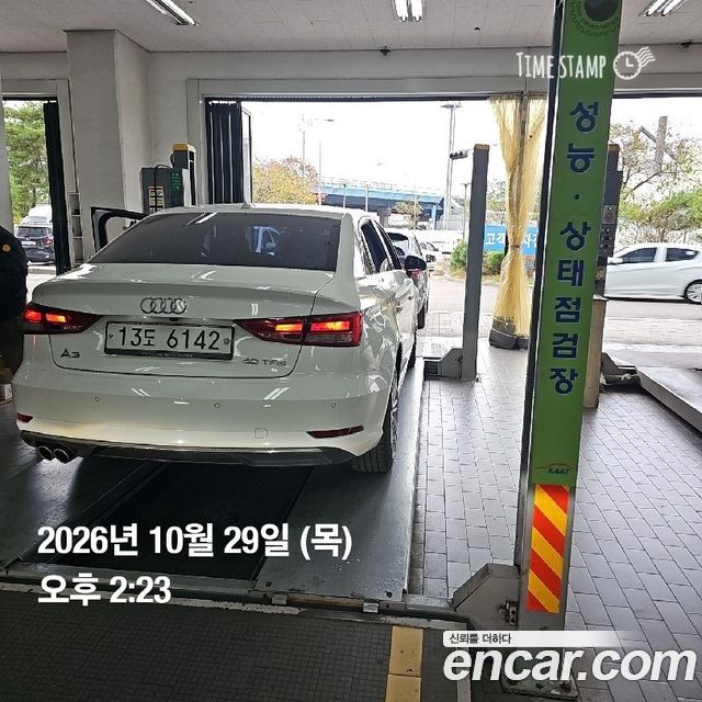 Audi A3 2018 — photo 2