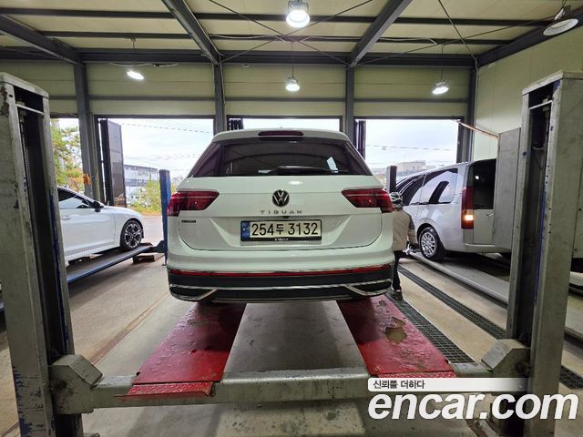 Volkswagen Tiguan 2023 — photo 2