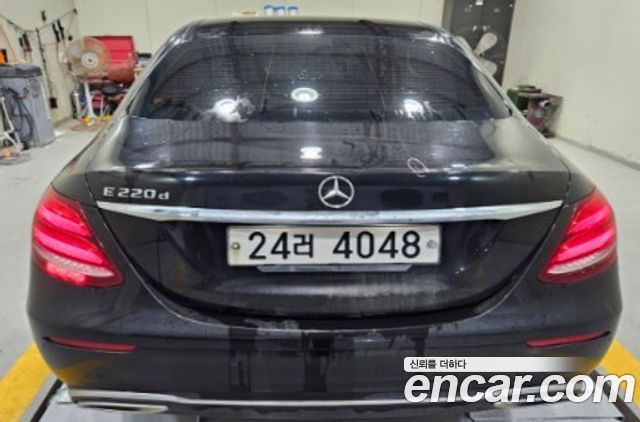Mercedes-Benz E-Class 2017 — photo 2