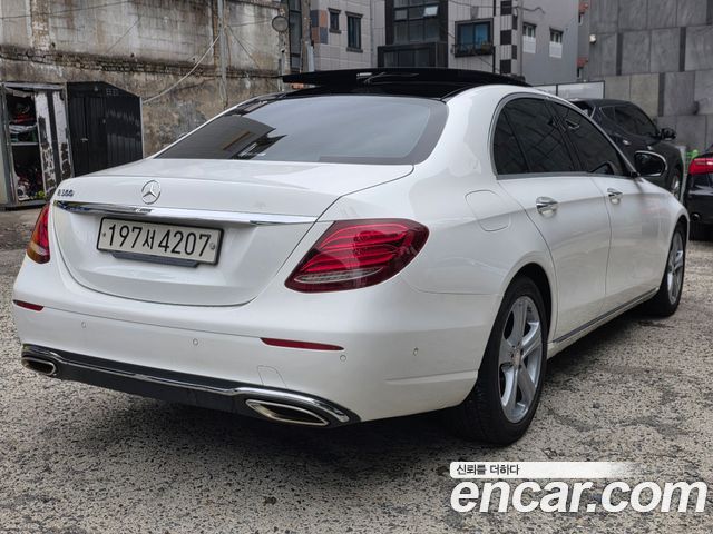 Mercedes-Benz E-Class 2017 — photo 2