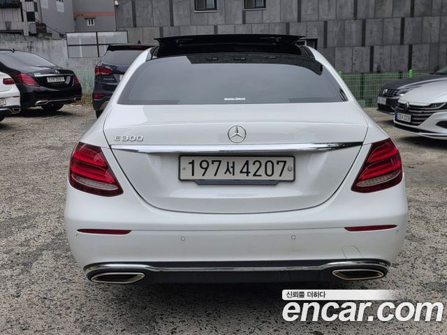 Mercedes-Benz E-Class 2017 — photo 6