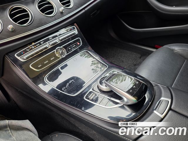 Mercedes-Benz E-Class 2017 — photo 8