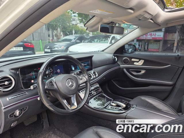 Mercedes-Benz E-Class 2017 — photo 11