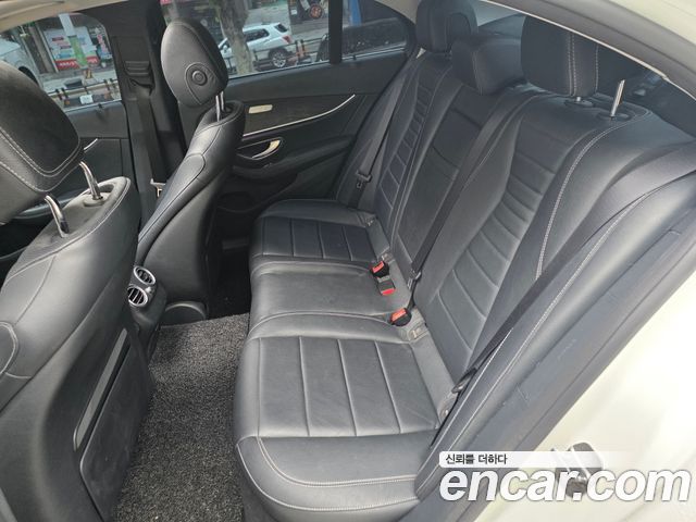 Mercedes-Benz E-Class 2017 — photo 13