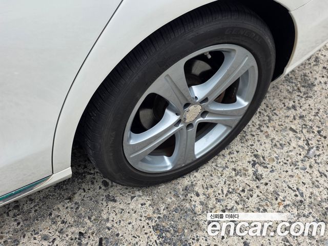 Mercedes-Benz E-Class 2017 — photo 19