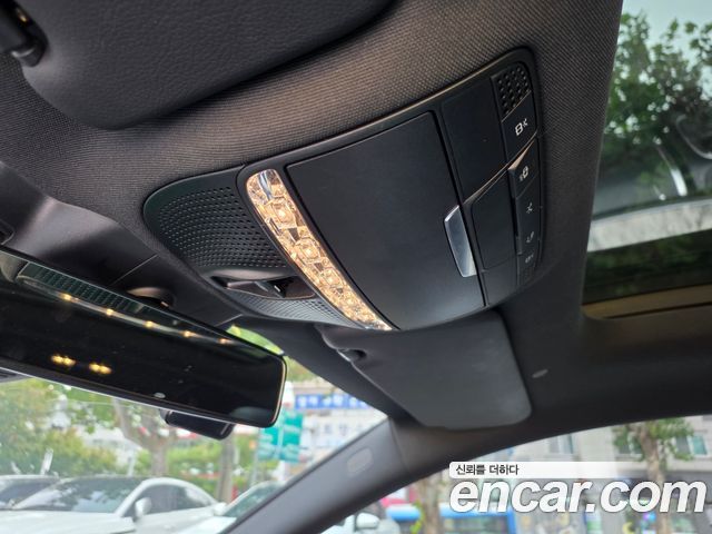 Mercedes-Benz E-Class 2017 — photo 10