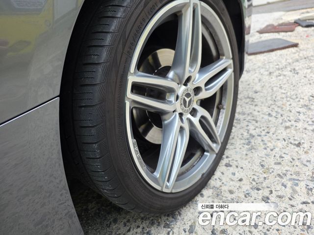 Mercedes-Benz E-Class 2017 — photo 14